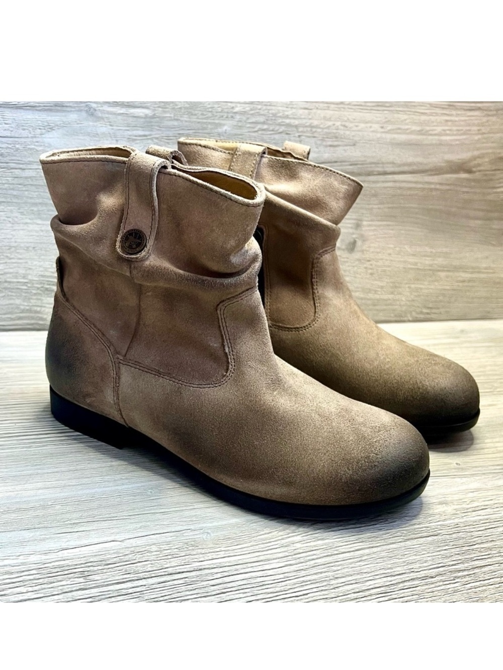 NWT Birkenstock Sarnia low Boot lightly waxed vintage-look suede finish size 5.5